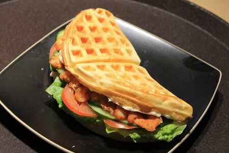 Тортилья с креветкой на картофельной вафле