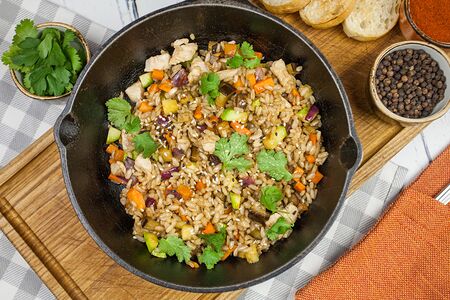 Бурый рис с овощами и индейкой