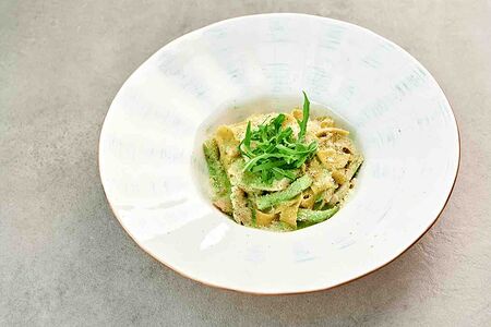 Феттуччине с куриным филе и розмарином