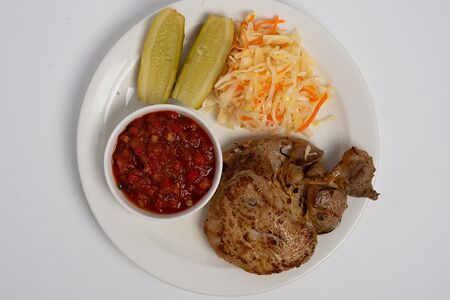 Cвинoй стейк с квашеной капустой