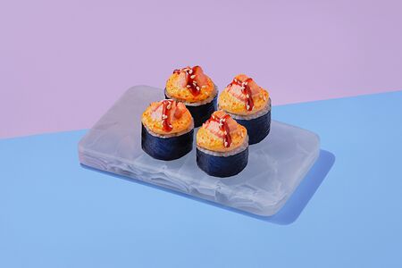 Запеченный ролл с лососем 1/2