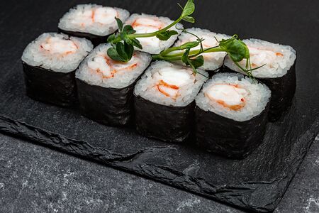 Маки с креветкой