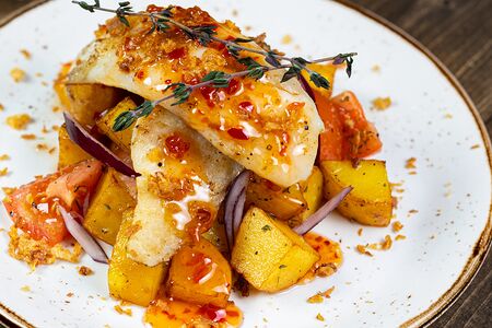 Окунь с печёным картофелем