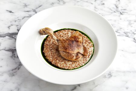 Утиная ножка конфи с фарро