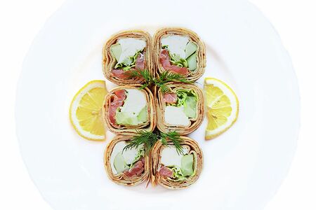 Блин-ролл с рыбой