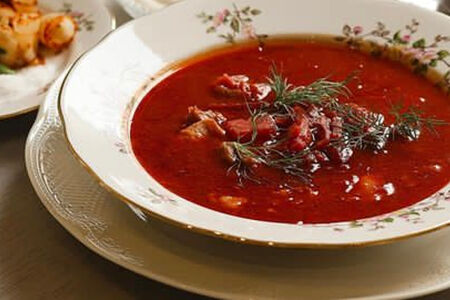 Борщ Сибирский с фермерским салом и поджаренным бородинским хлебом