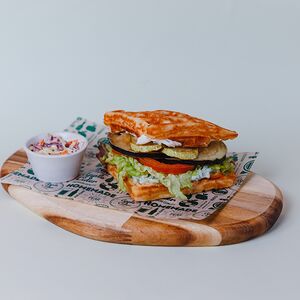 Жареные овощи и сливочный сыр