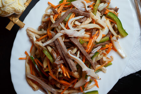 Говядина с кальмаром