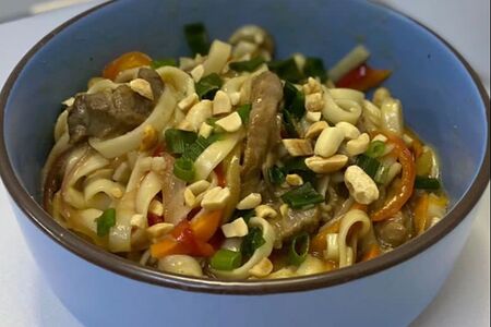 Удон со свининой и имбирем