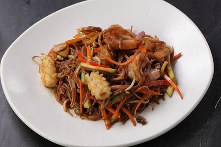 Гречневая лапша с морепродуктами