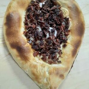 Аджарский хачапури с бастурмой