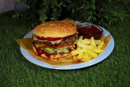 Бургер Брусница