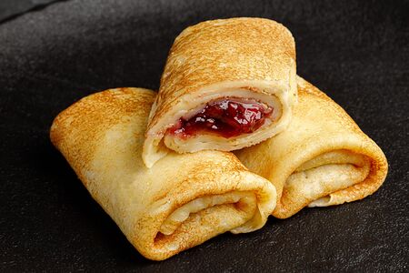 Блинчики с клубникой