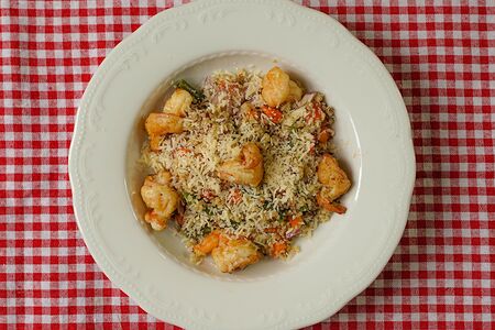 Салат c киноа и креветками