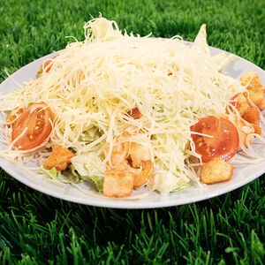 Салат Цезарь с тигровыми креветками