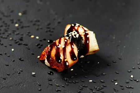 Суши с угрем