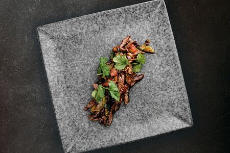 Тёплый салат с телятиной