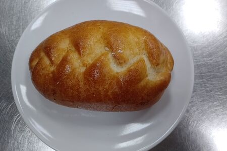 Пирожок с сайрой и рисом