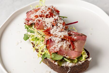 Брускетта с брискетом