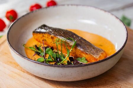 Лосось с креветочным биском