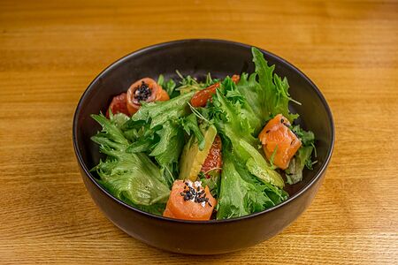 Салат с чилийским лососем