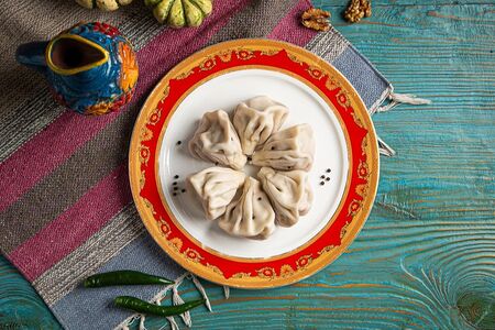 Хинкали с грузинским сыром сулугуни и мятным соусом