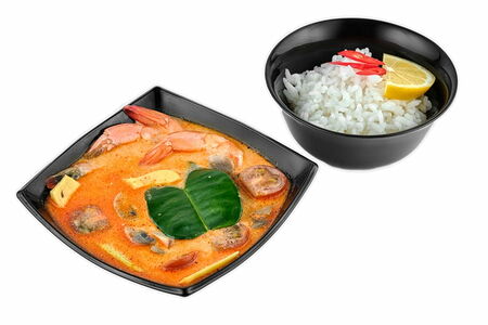 Том ям с морепродуктами