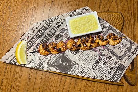 Креветки на углях с имбирным соусом