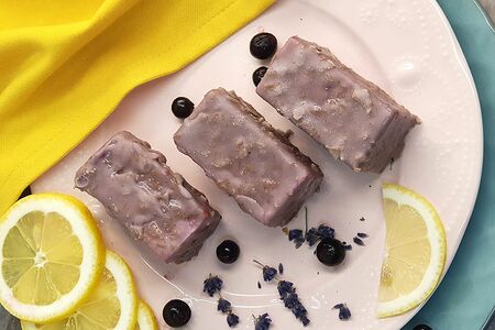 Муссовое пирожное Черная смородина-Лимон