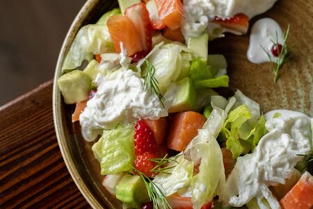 С подкопченной форелью и страчателлой