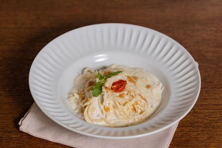 Спагетти четыре сыра с ореховым соусом