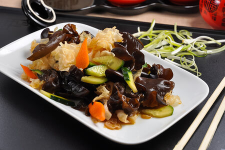 Салат из древесных грибов