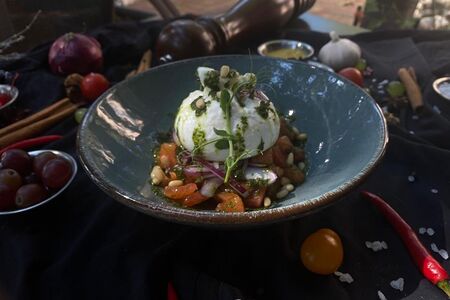 Буррата с конкассе из томатов