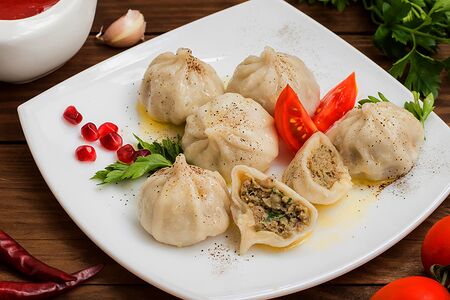 Манты с говядиной и свининой отварные