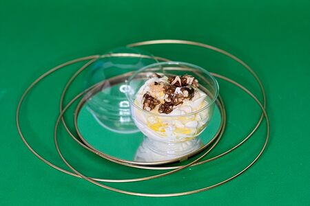 Греческий йогурт с медом и орехами