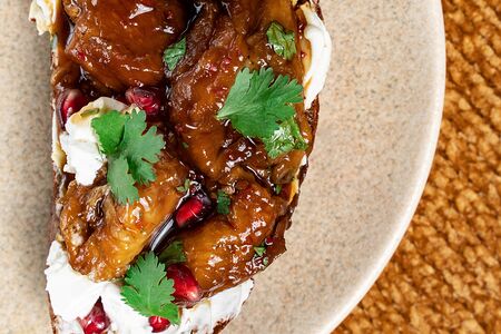 Брускетта с баклажанами