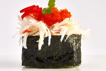 Гункан Spicy Камчатский краб с икрой Тобико