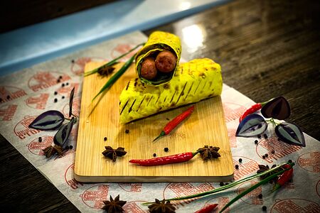 Хот-дог в сырном лаваше