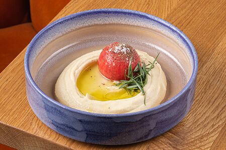 Хумус из надуги, нахваца и запечённый томат