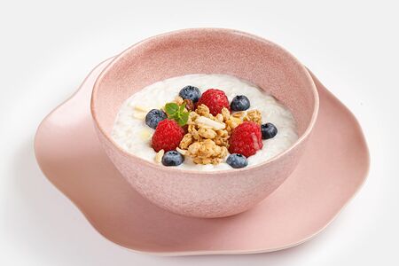 Рисовая каша с ягодами