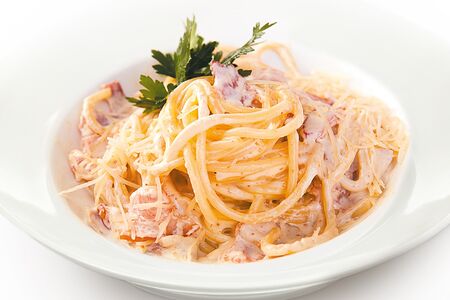 Спагетти Карбонара со сливочным соусом
