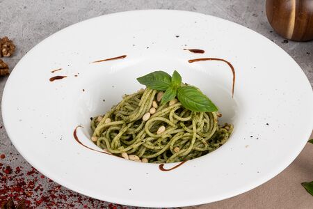 Паста с соусом песто