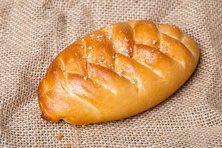 Пирожок с брусникой