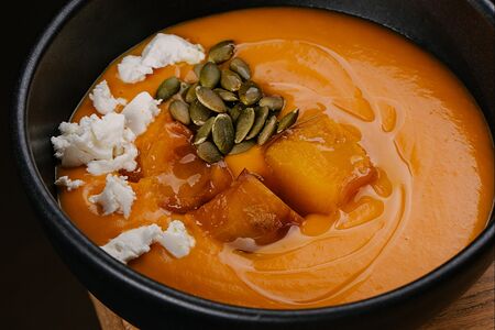 Крем-суп из тыквы и батата с мягким сыром и трюфельным маслом