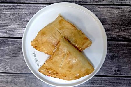 Мини-пицца с ветчиной закрытая