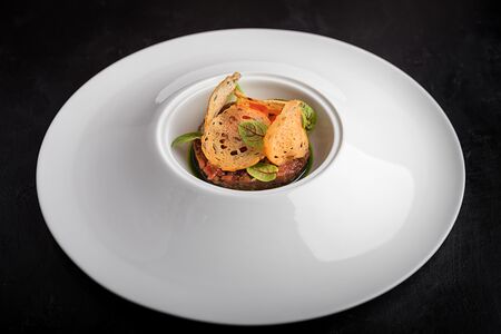 Тартар из конины с копченной гривой