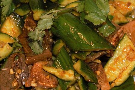 Салат из говядины с огурцом