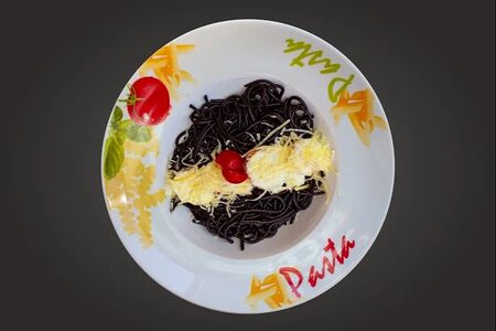 Паста чёрная с креветками