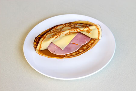 Блин с ветчиной и сыром