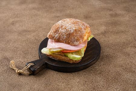 Чиабатта с ветчиной